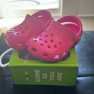 CROCS Brand new pink baby crocs size C2/C3